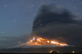 Illustration for article titled Eyjafjallajökull Rains Lightning Upon You